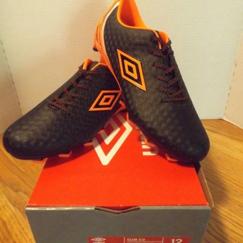 MENS SIZE 12 SOCCER CLEATS UMBRO CLUB 3.0 SHOES